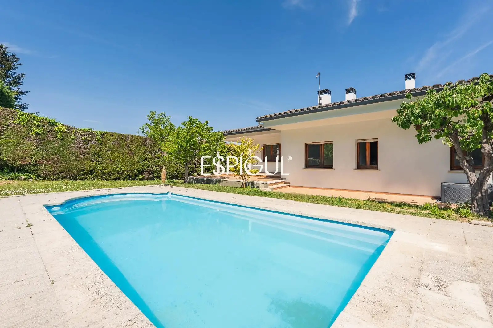 Swimming pool of Houses for sale in Girona  with Air Conditioner, Heating and Storage room