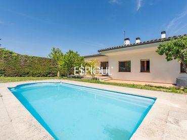 Casa con balcón en venta en Puigsacalm