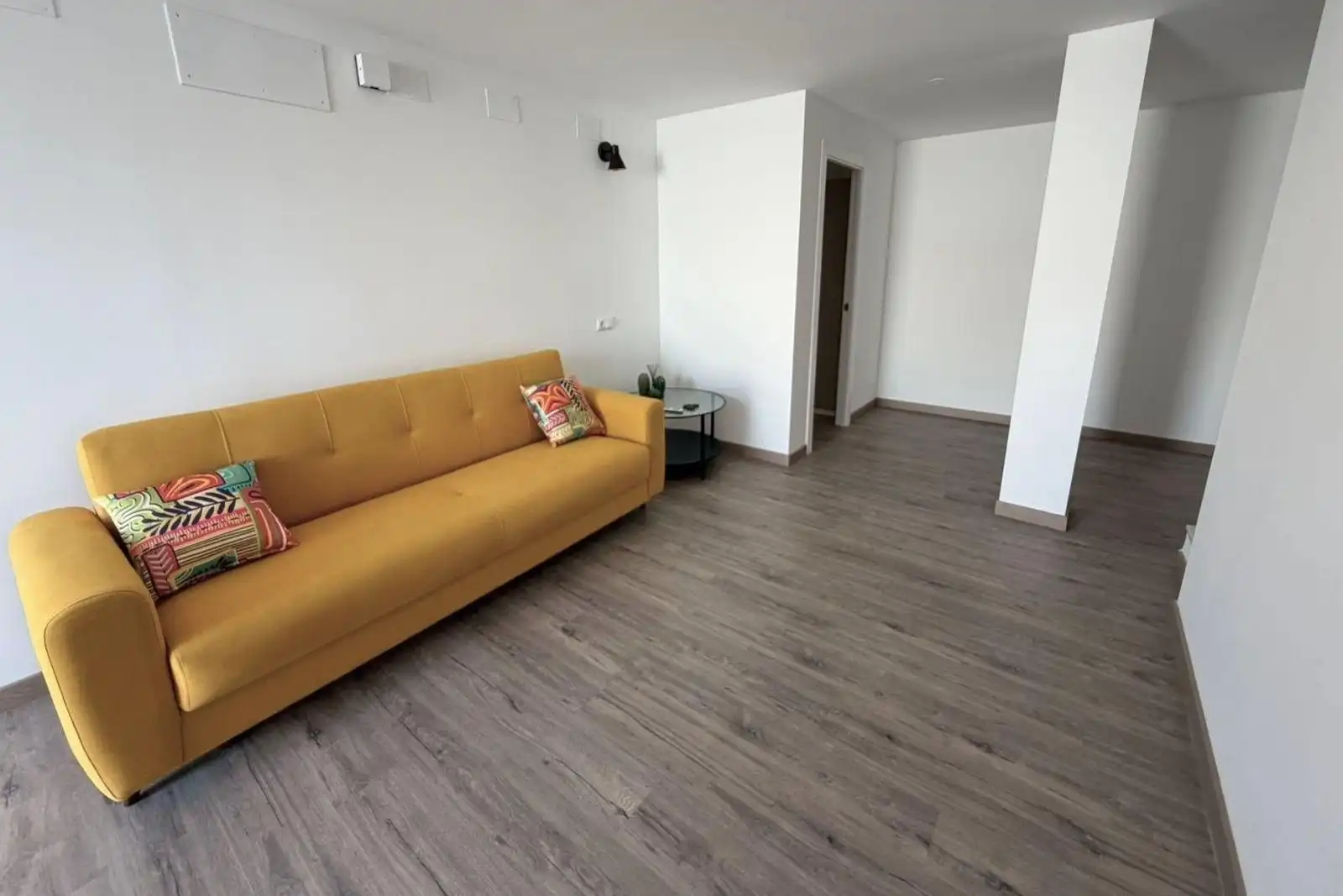 Sala d'estar de Casa adosada en venda en Torrevieja amb Aire condicionat, Calefacció i Jardí privat