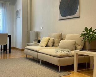 Living room of Flat to rent in  Madrid Capital  with Air Conditioner, Heating and Balcony