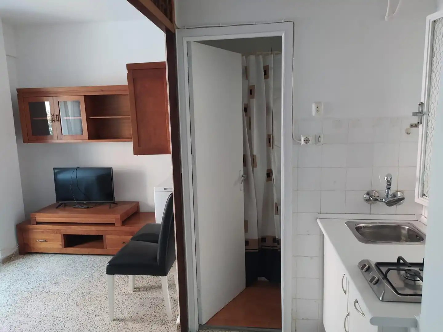 Cocina de Estudio de alquiler en Granada con Amueblado