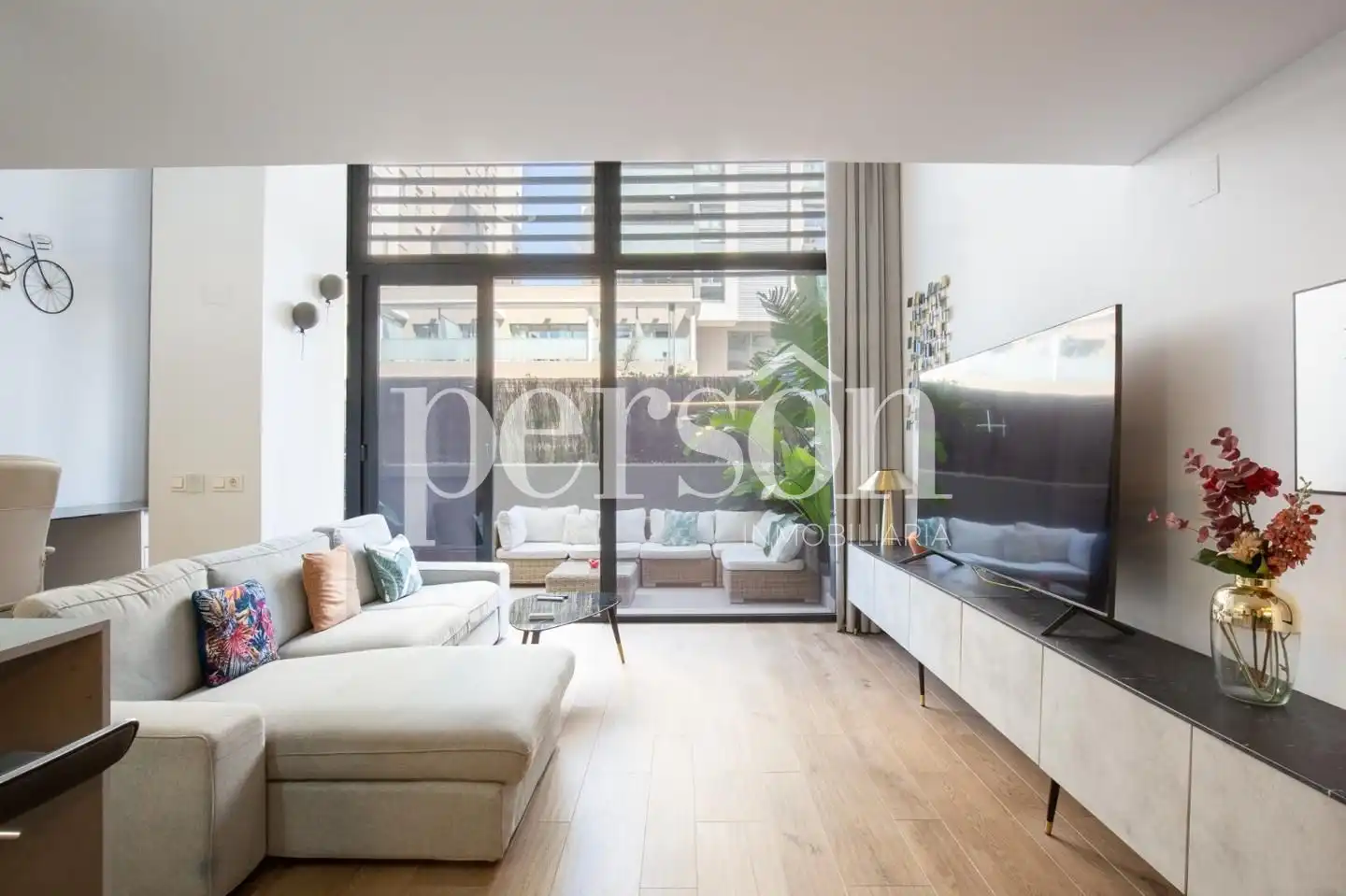 Wohnzimmer von Erdgeschoss zur Miete in Valencia mit Klimaanlage, Terrasse und Schwimmbad