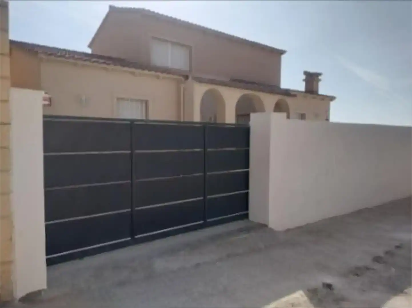 Vista exterior de Casa o xalet en venda en Elda amb Piscina