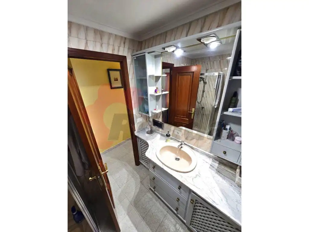 Bathroom of Flat for sale in Lugo  with Furnished