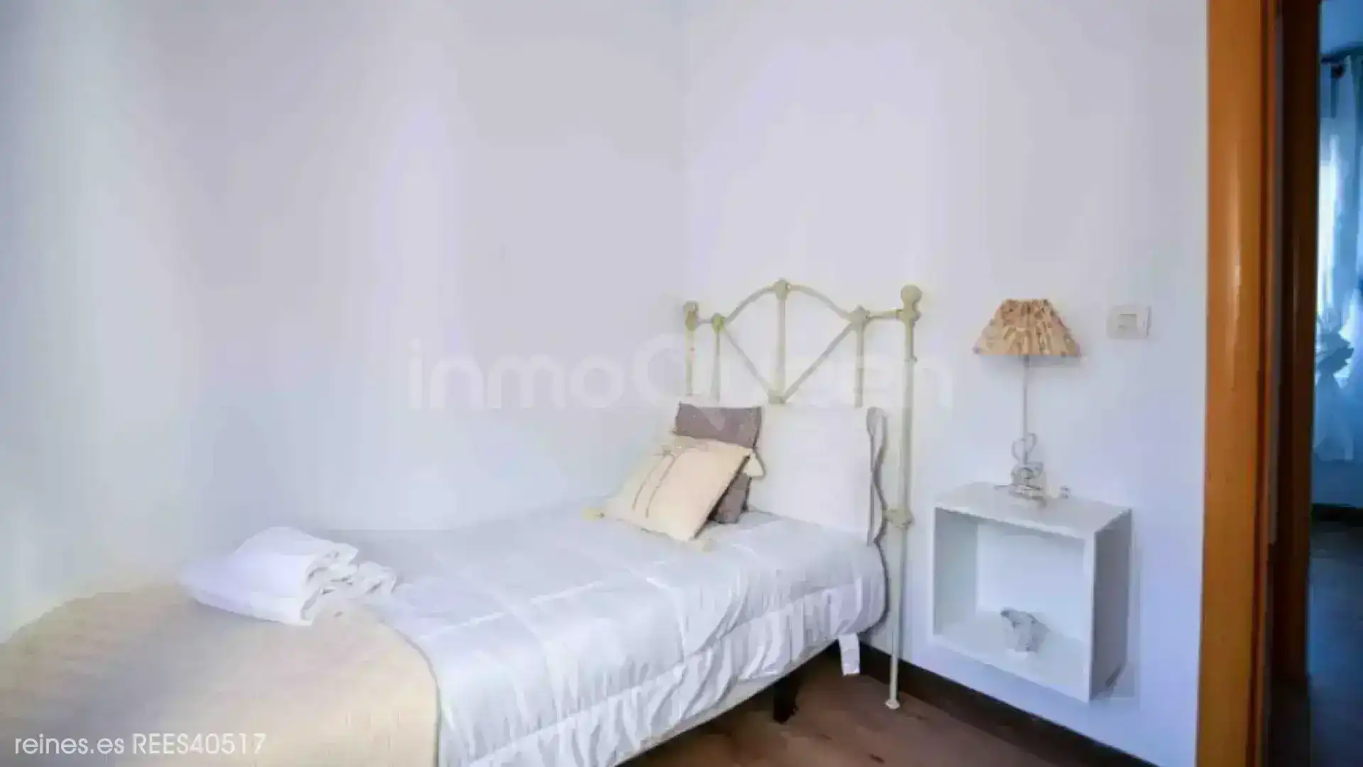 Dormitori de Casa o xalet en venda en Val de San Vicente  amb Calefacció, Terrassa i Moblat