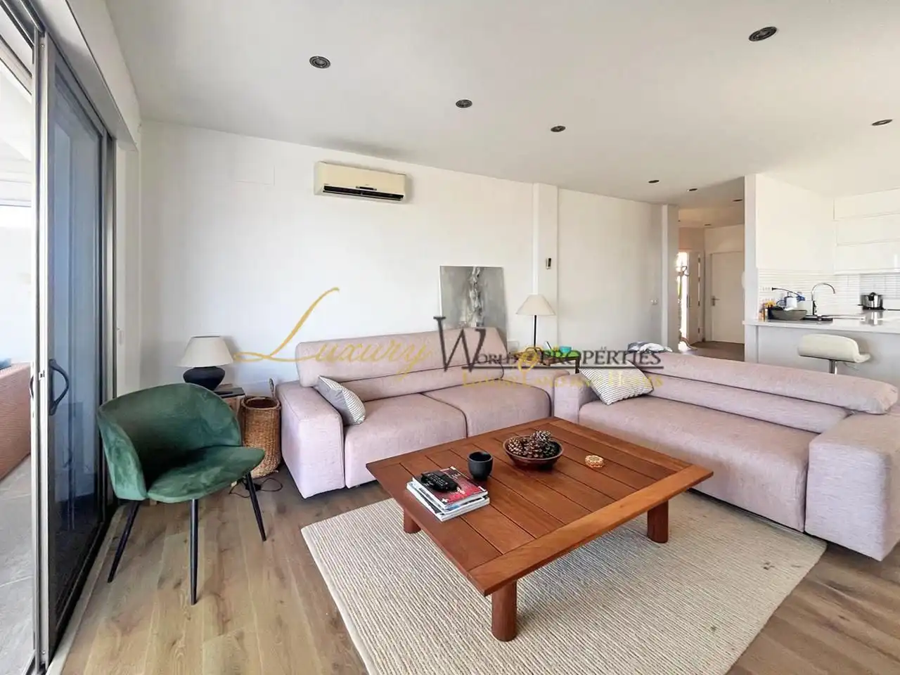 Sala d'estar de Casa o xalet en venda en Santiago del Teide amb Aire condicionat, Terrassa i Piscina