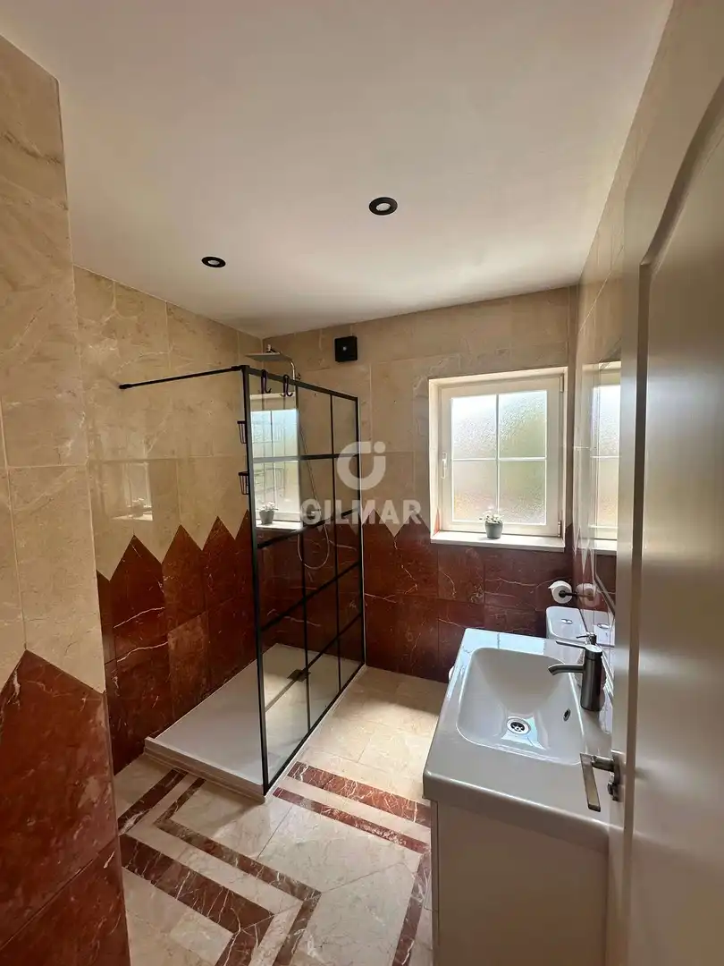Bany de Casa o xalet en venda en Estepona amb Jardí privat i Piscina