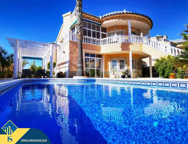 House with pool for sale in Orihuela Costa
