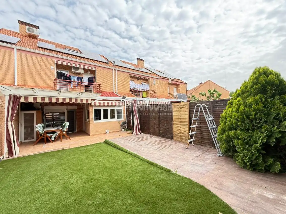Terraza de Casa adosada en venta en Móstoles con Calefacción y Jardín privado