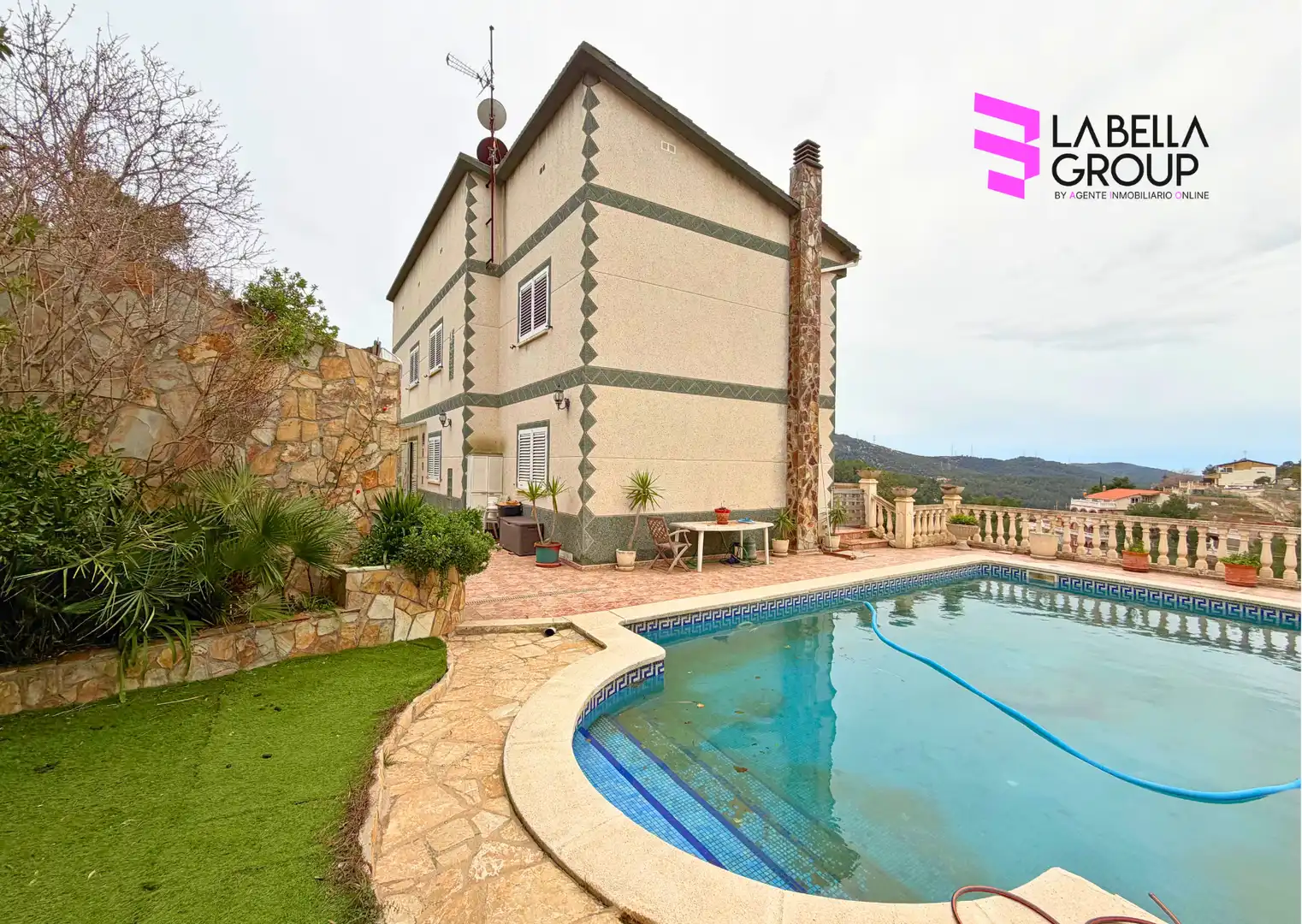 Villa con piscina in vendita a Carrer Solei