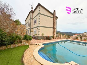Detached house with pool for sale in Carrer Solei
