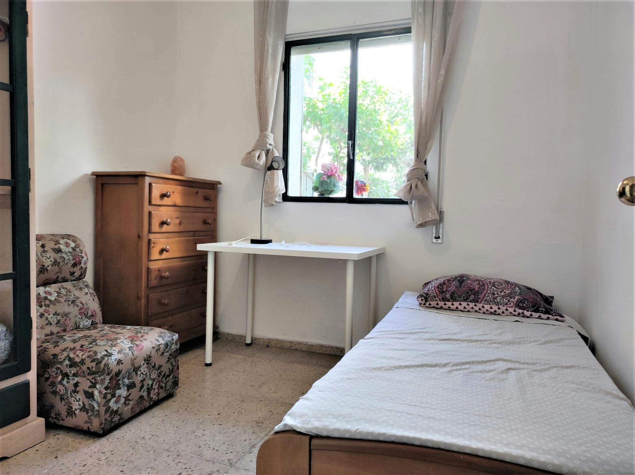 Bedroom of Flat for share in  Sevilla Capital  with Furnished, Washing machine and Internet