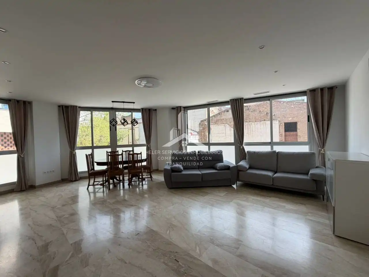 Sala de estar de Piso de alquiler en Castellón de la Plana / Castelló de la Plana con Parquet y Amueblado