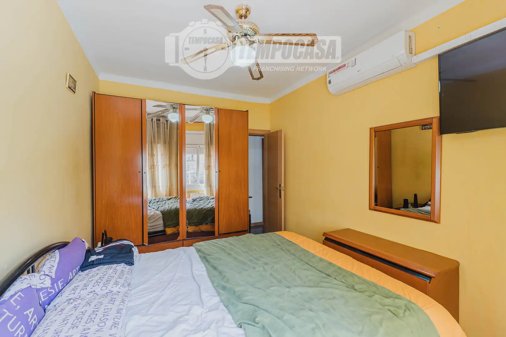 Bedroom of Flat for sale in Barcelona  with Air Conditioner, Heating and Balcony
