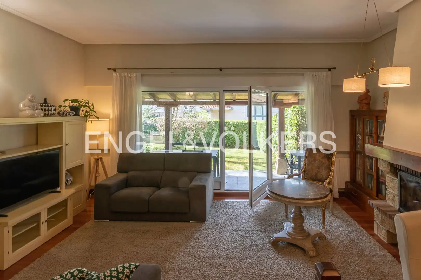 Wohnzimmer von Einfamilien-Reihenhaus zum Verkauf in Gamiz-Fika mit Heizung, Privatgarten und Terrasse