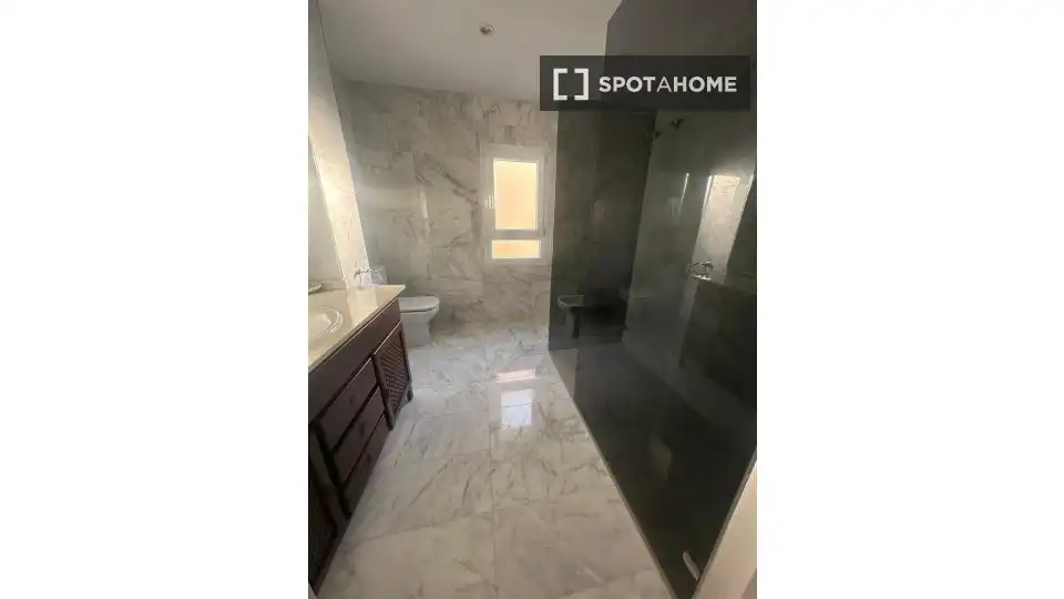 Bathroom of Apartments for share in Dénia  with Air Conditioner, Terrace and Furnished
