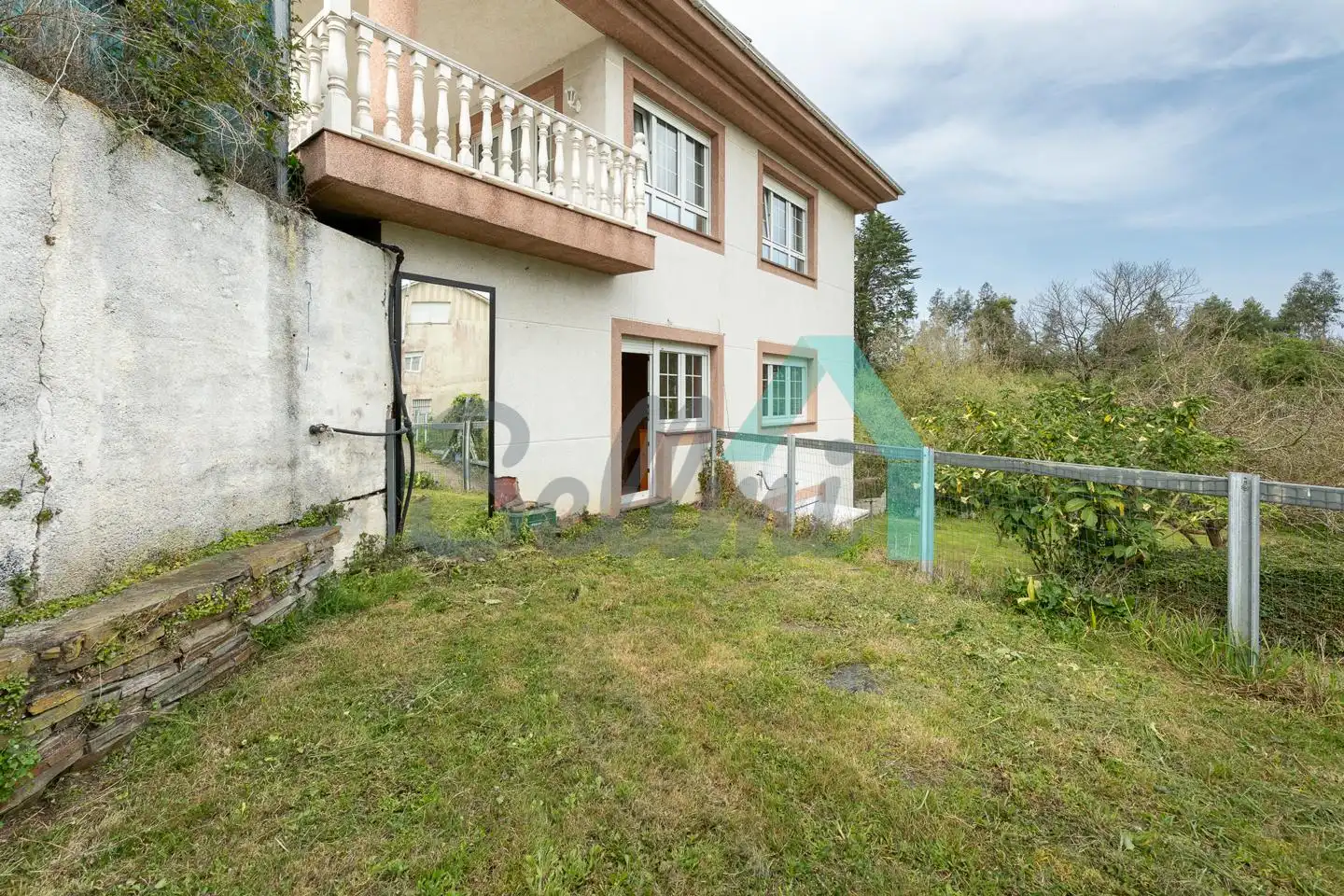 Vista exterior de Casa adosada en venta en El Franco  con Calefacción, Jardín privado y Parquet