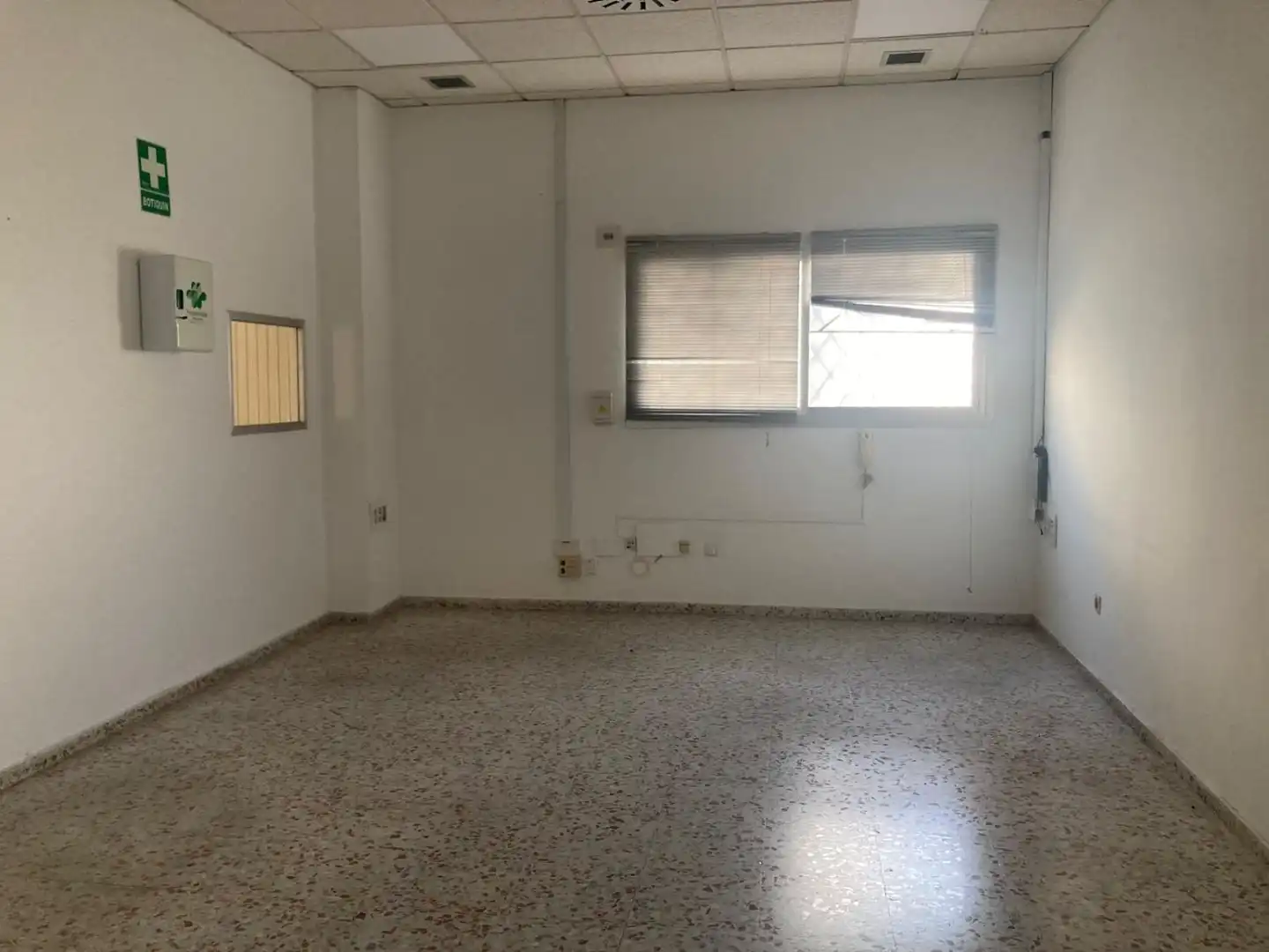 Nave industrial en venta en Cerrado de Calderón - Hacienda Paredes