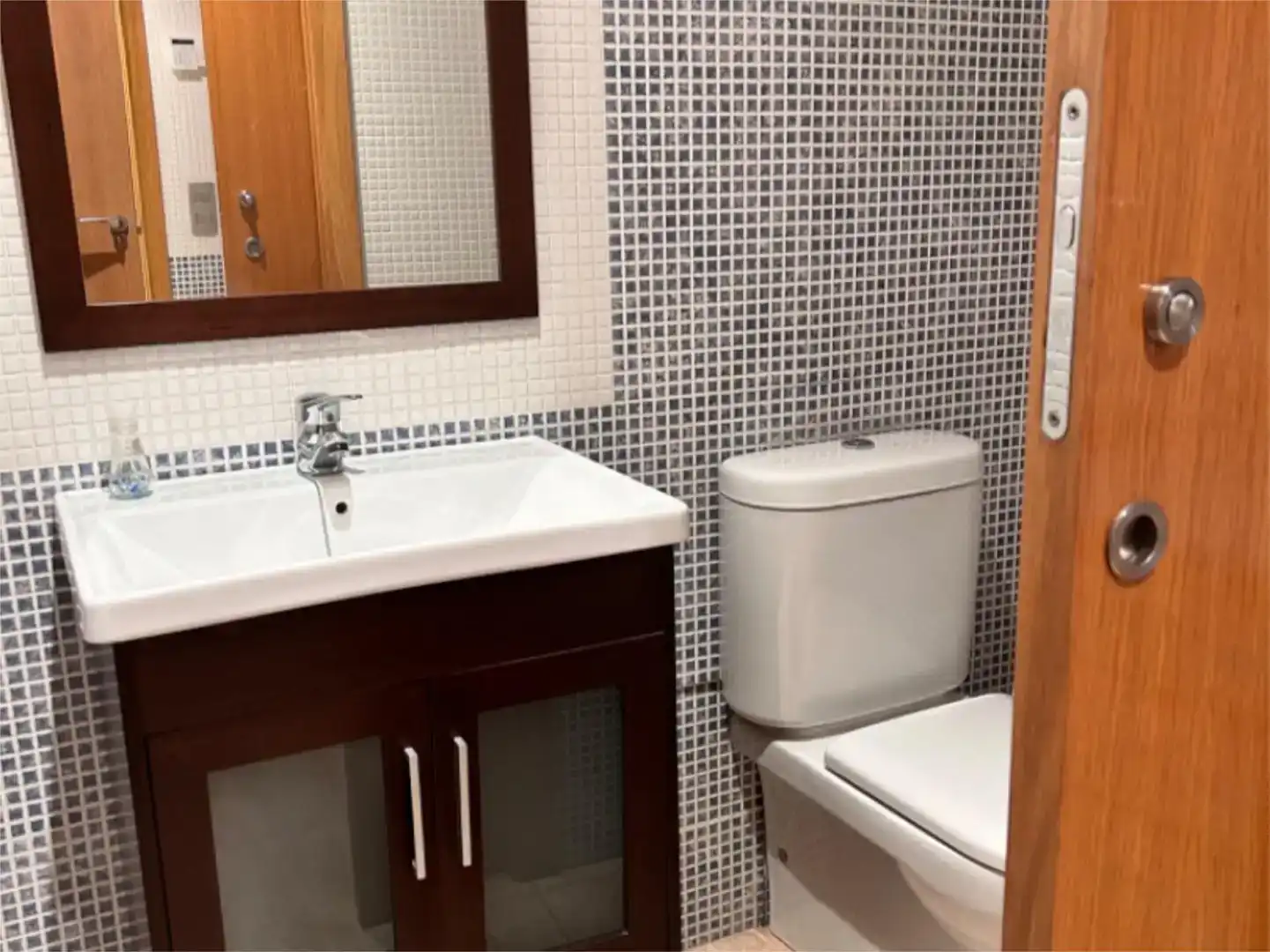 Bany de Oficina de lloguer en L'Aldea