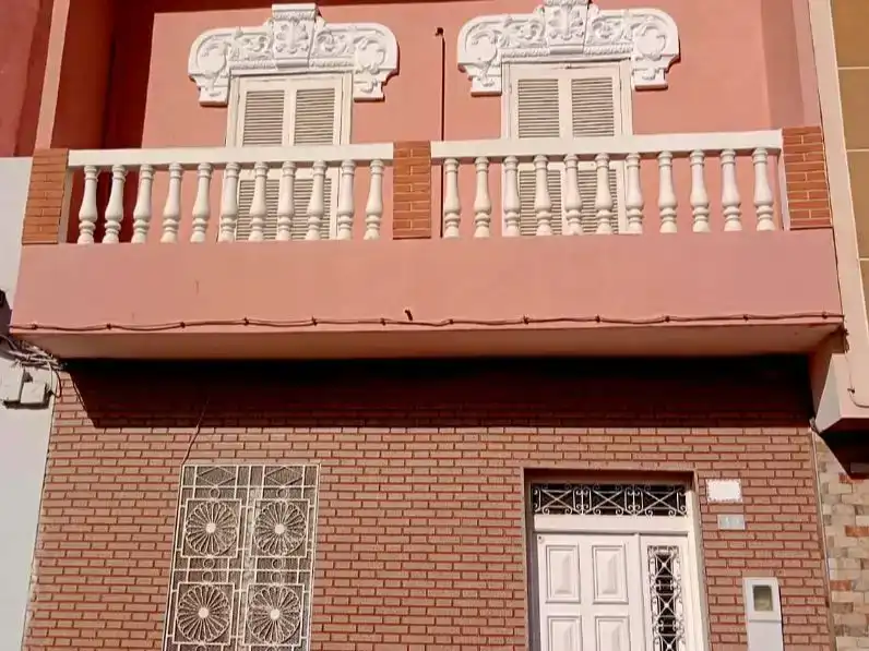 Vista exterior de Casa adosada en venta en Melilla con Aire acondicionado, Amueblado y Balcón