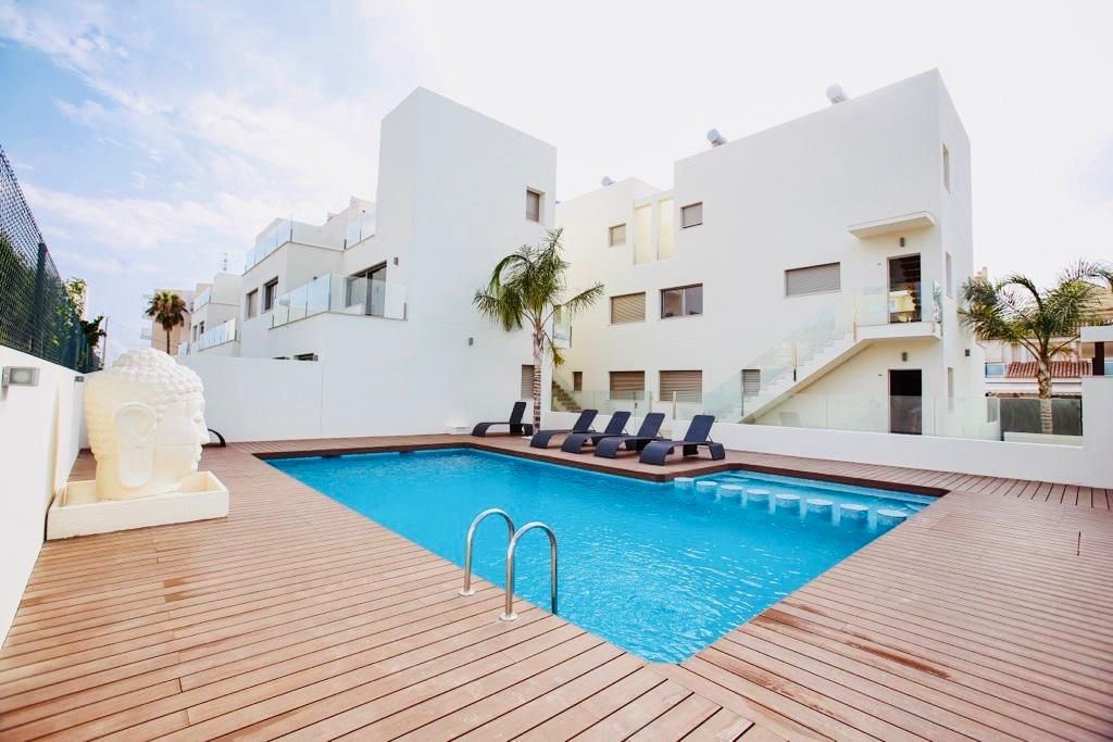 Piscina de Planta baixa en venda en Dénia amb Aire condicionat, Calefacció i Jardí privat