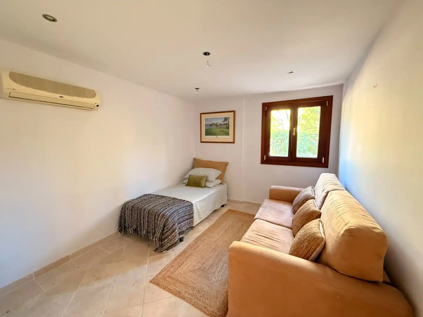 Dormitori de Casa o xalet en venda en Estepona amb Aire condicionat, Jardí privat i Terrassa
