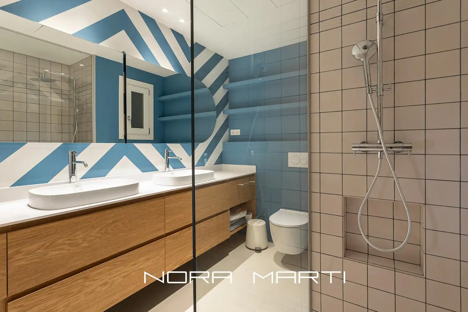 Bathroom of Flat for sale in Barcelona  with Air Conditioner, Heating and Terrace