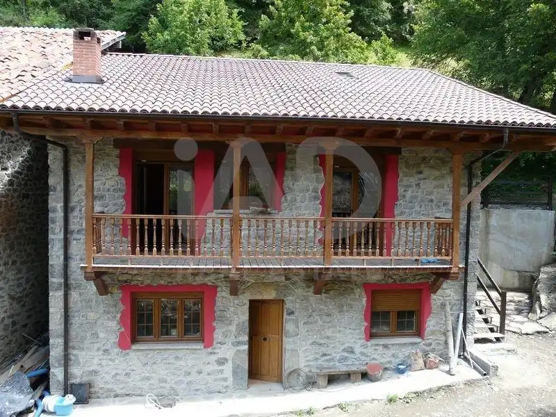 Vista exterior de Finca rústica en venda en Oseja de Sajambre amb Calefacció