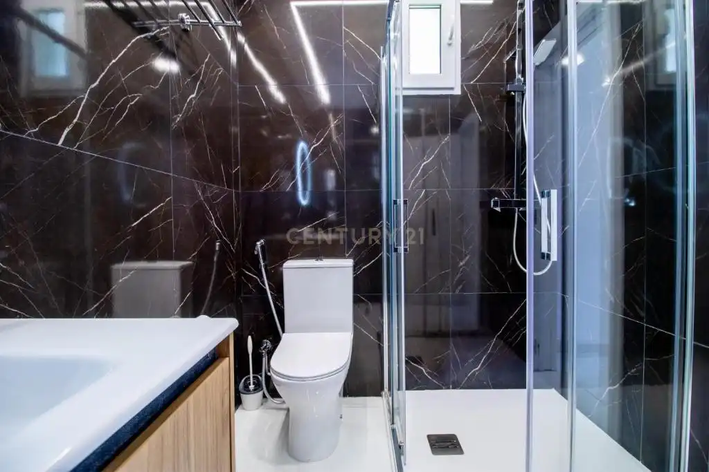 Bathroom of Buildings for sale in Fuengirola