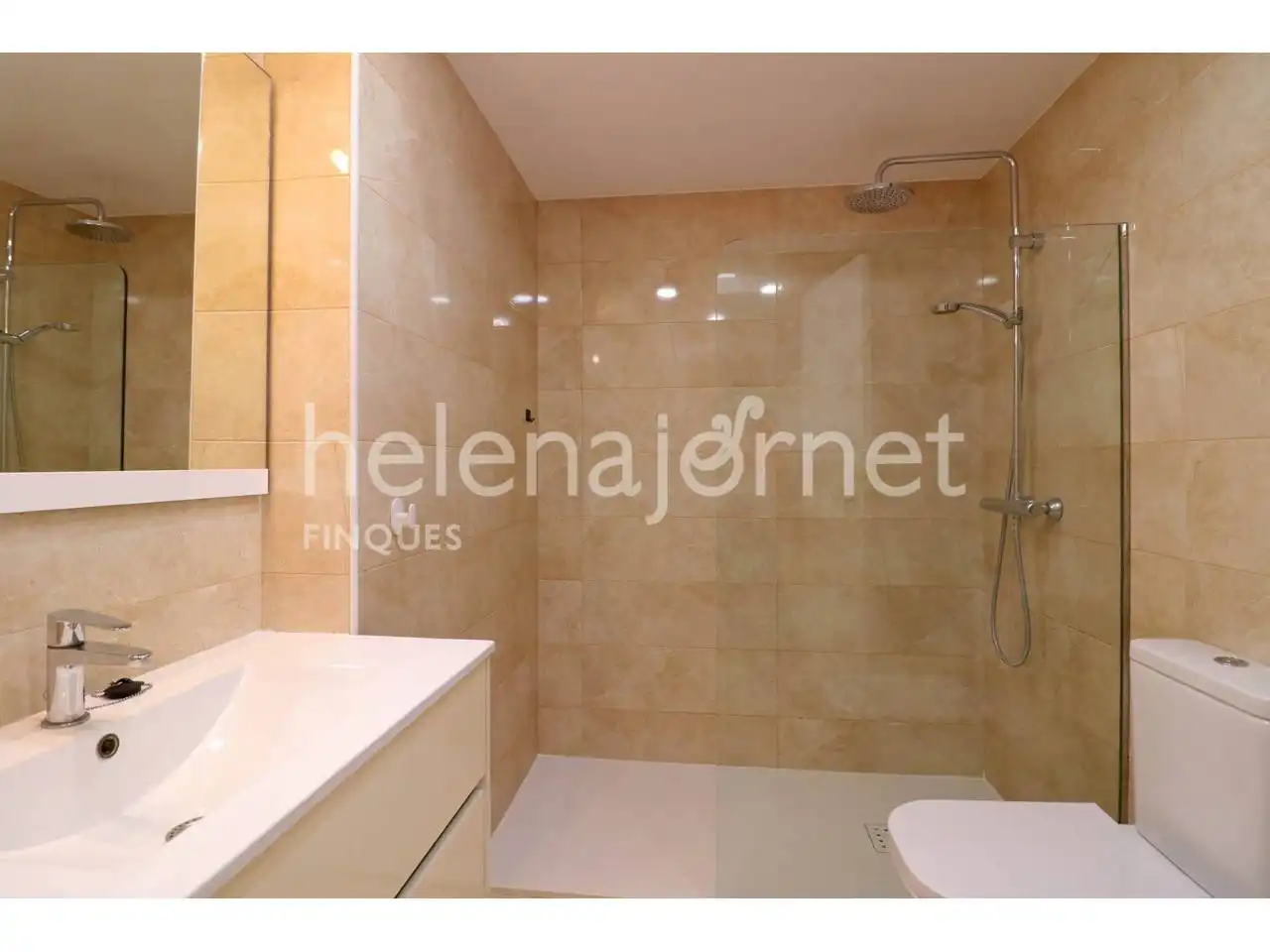 Baño de Piso en venta en Sant Feliu de Guíxols con Aire acondicionado, Calefacción y Alarma