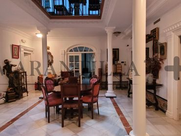 Chalet con balcón en venta en Lepe