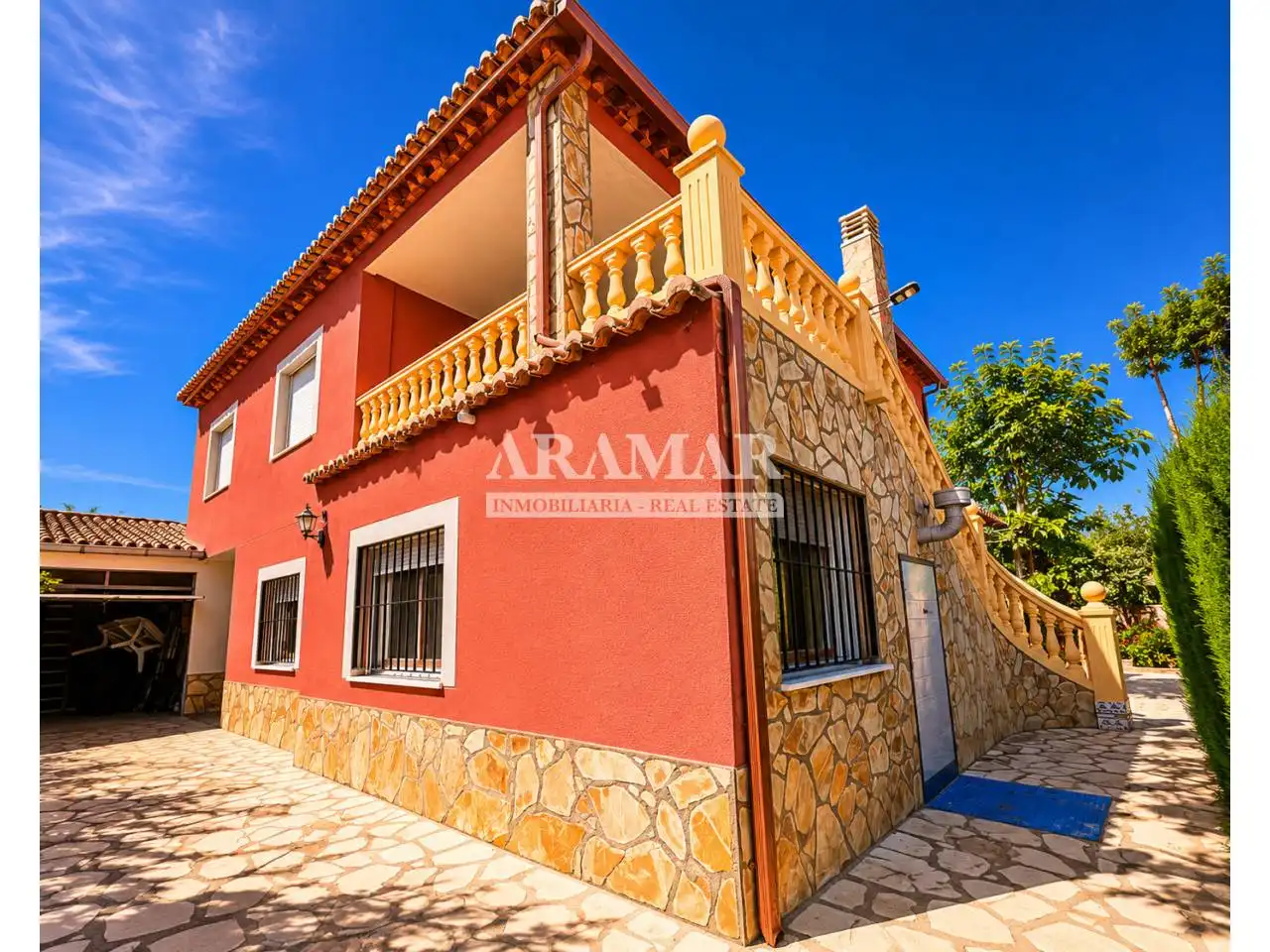 Vista exterior de Casa o chalet en venta en Oliva con Jardín privado