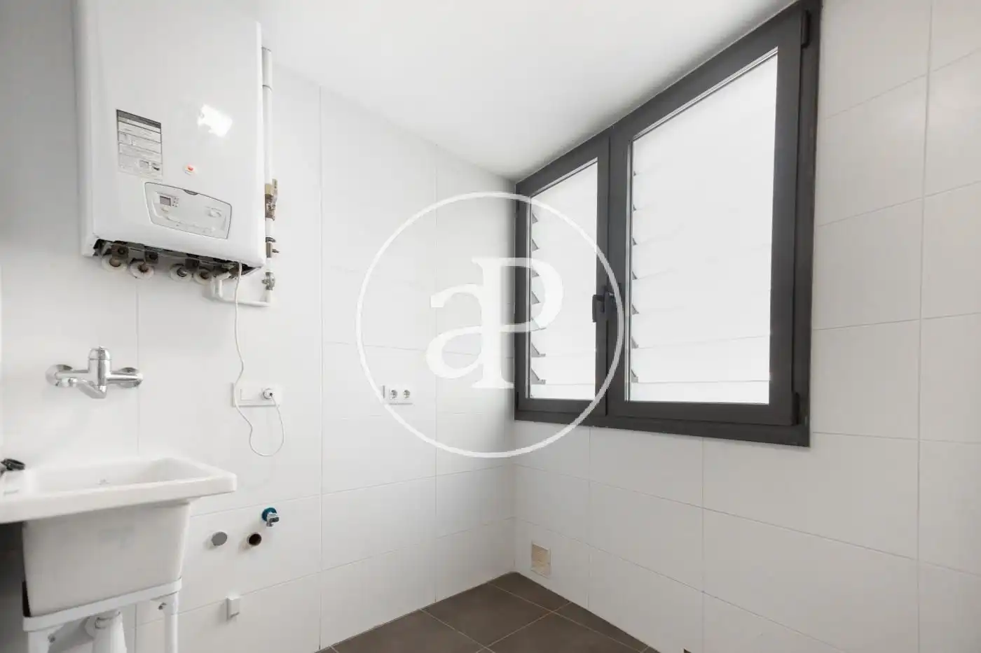 Badezimmer von Wohnung zur Miete in Valencia mit Klimaanlage, Heizung und Privatgarten