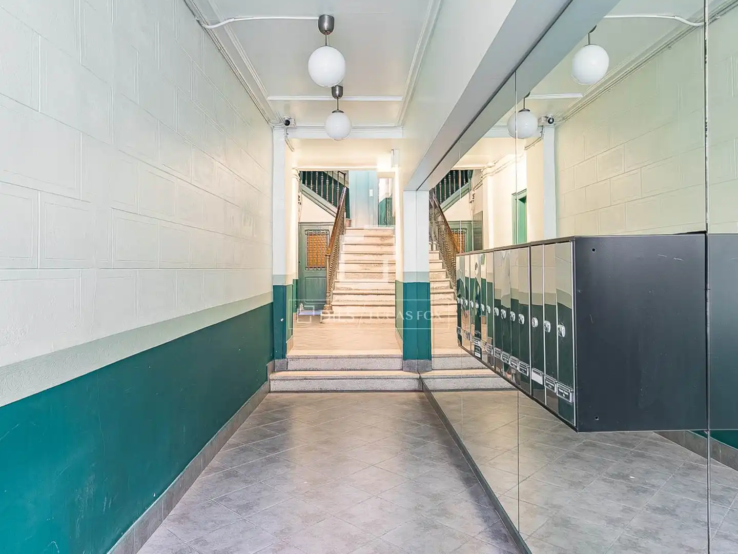 Piso en venta en Barcelona con Amueblado y Balcón