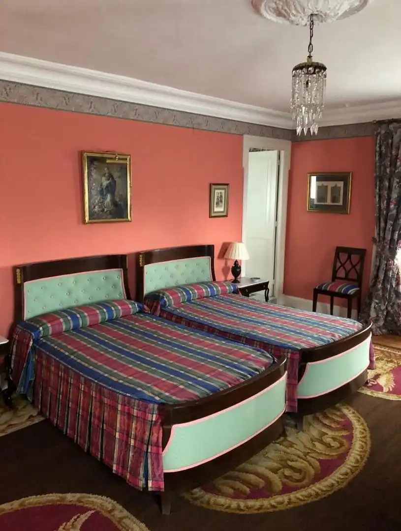 Dormitori de Casa o xalet en venda en Gijón  amb Jardí privat, Terrassa i Moblat