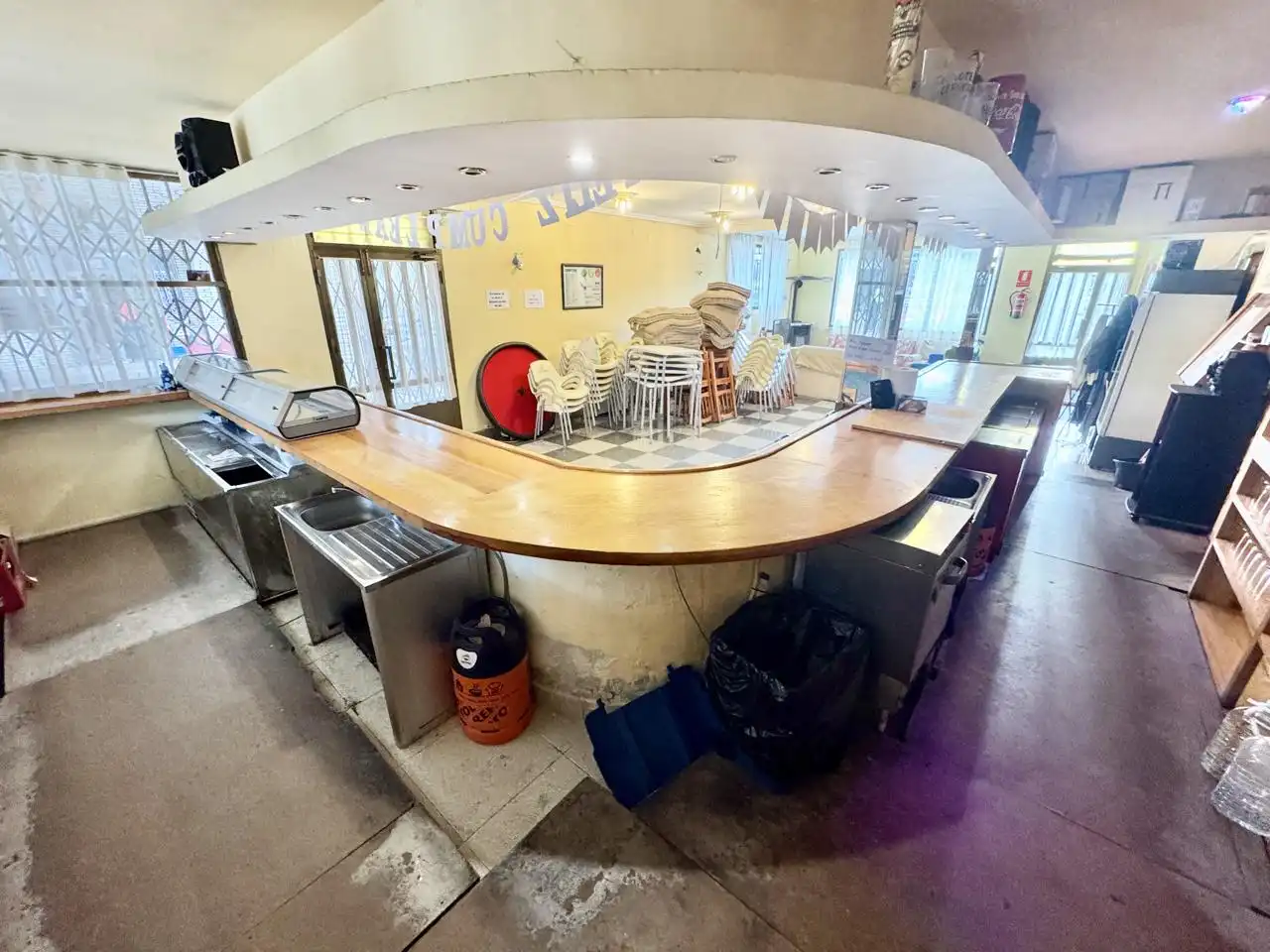 Local en venta en Maello con Aire acondicionado