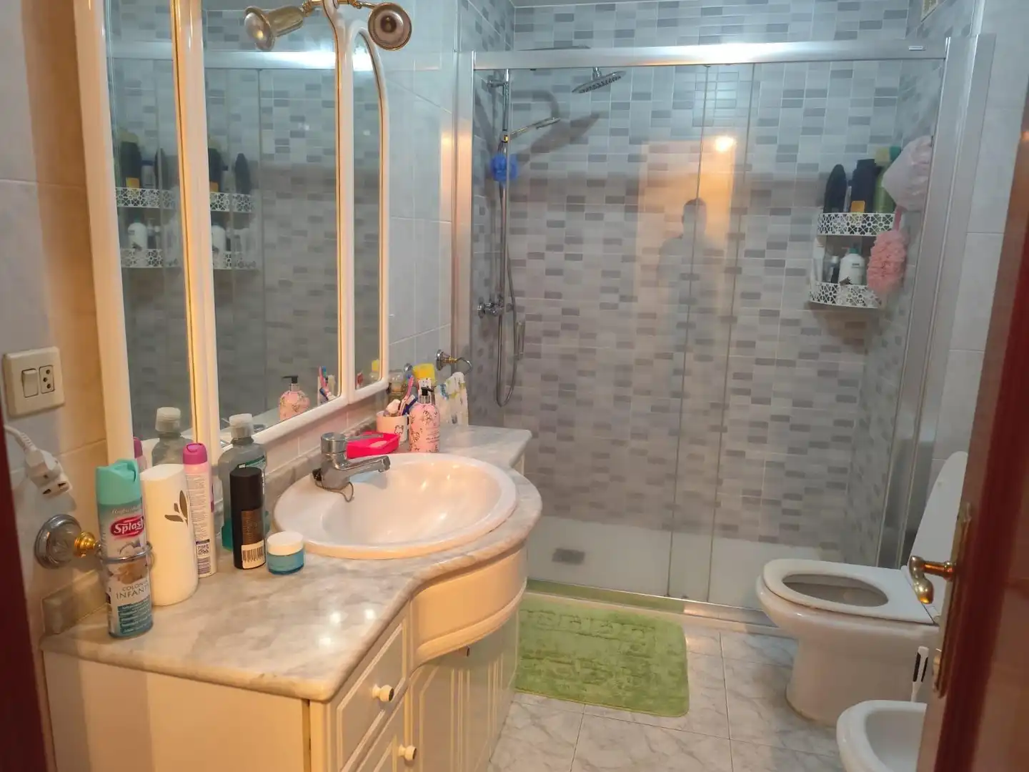 Badezimmer von Wohnung zum Verkauf in Carballo mit Heizung und Möbliert
