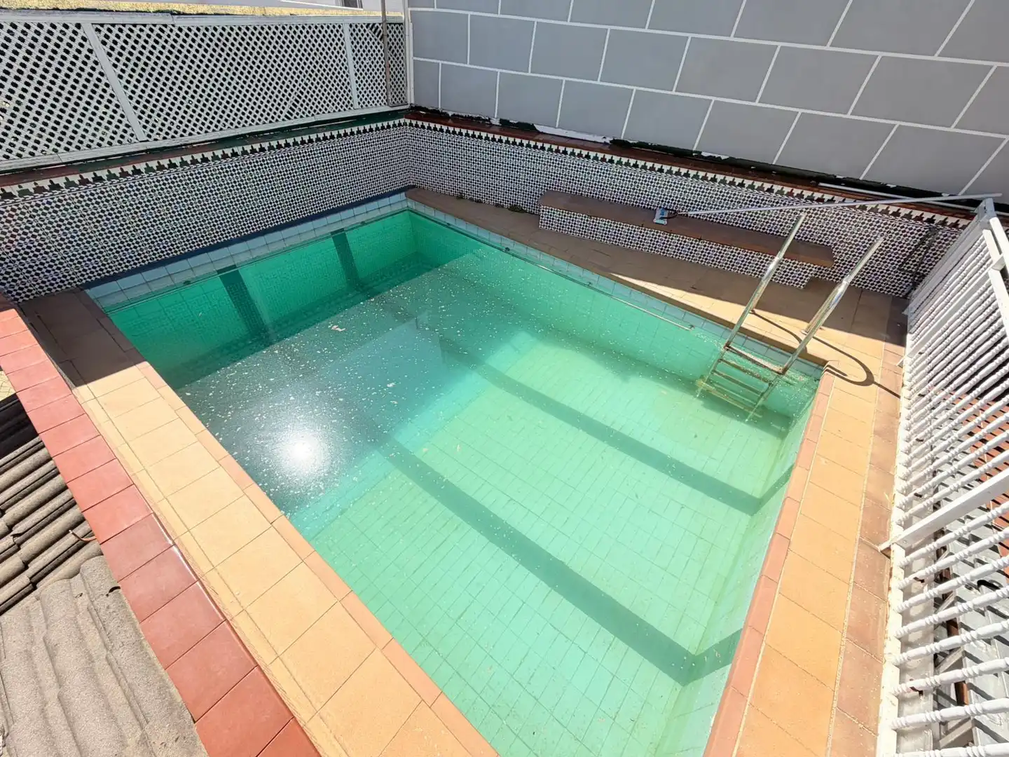 Swimming pool of Houses for sale in Terrassa  with Air Conditioner, Heating and Terrace