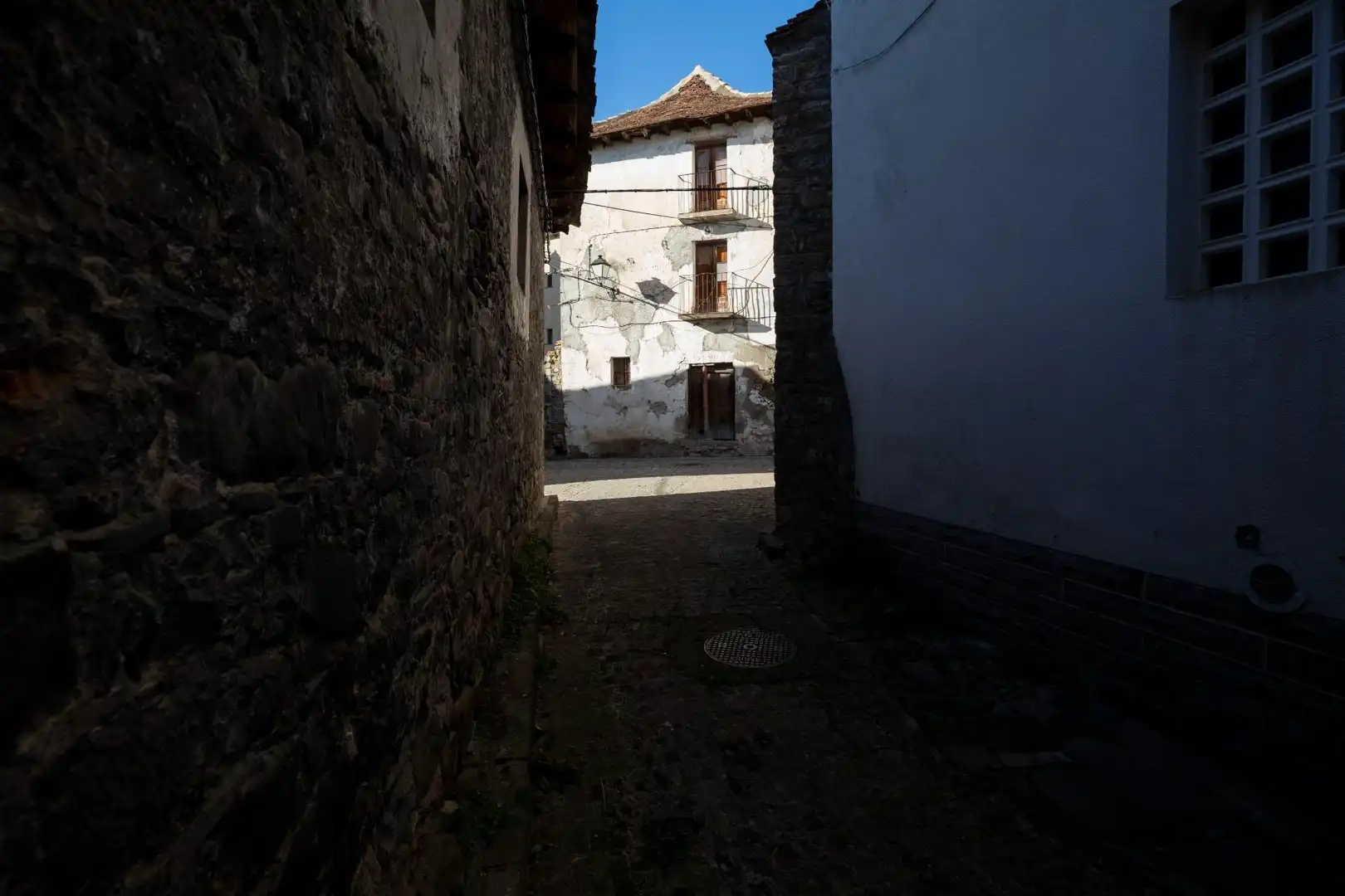 Vista exterior de Finca rústica en venda en Valle de Hecho amb Jardí privat