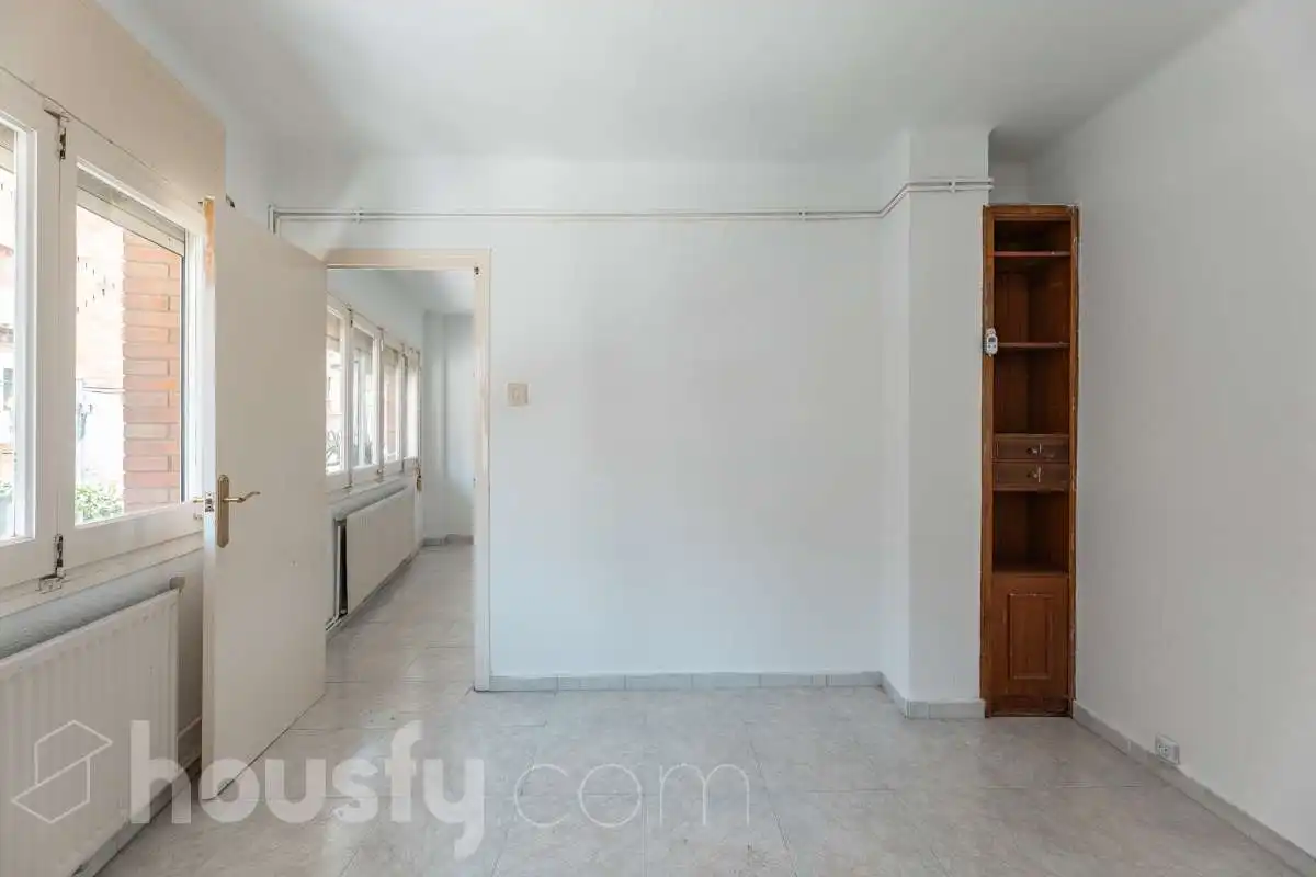 Bedroom of Flat for sale in Barcelona