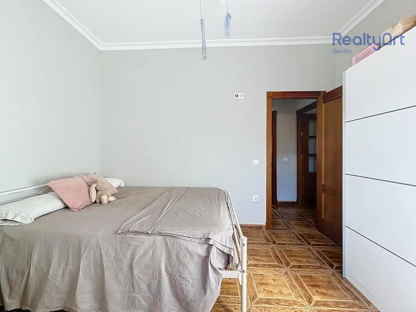 Dormitori de Casa o xalet en venda en Dos Hermanas amb Aire condicionat, Calefacció i Jardí privat