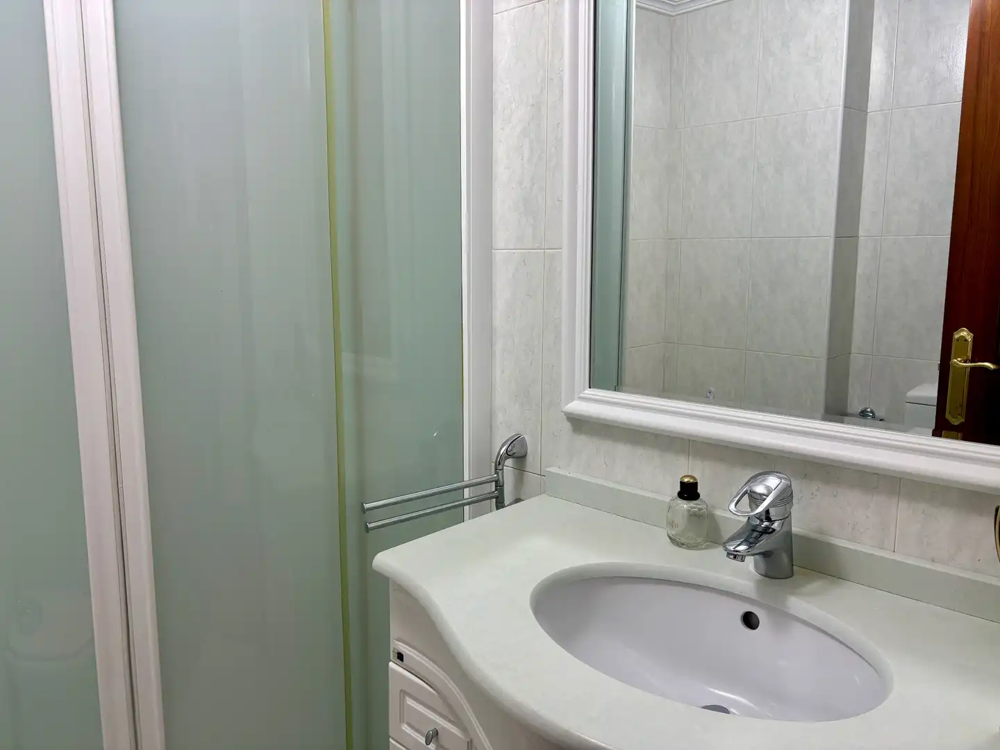 Bathroom of Flat for sale in Mutriku  with Storage room, Furnished and Oven