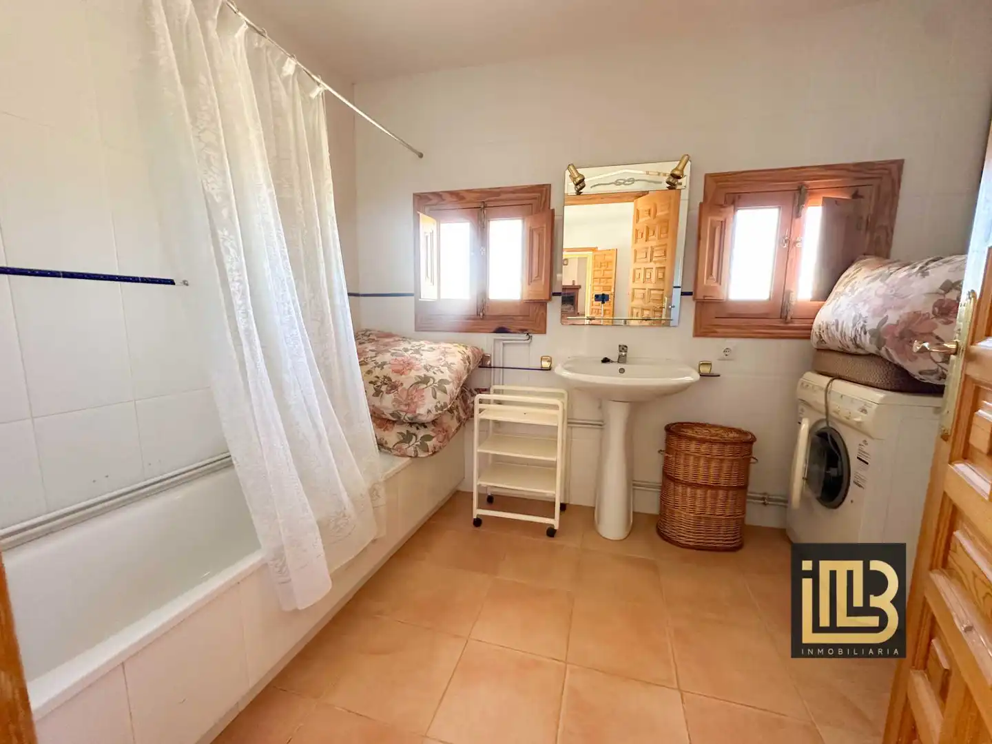 Baño de Piso en venta en Cabra del Santo Cristo con Terraza y Amueblado