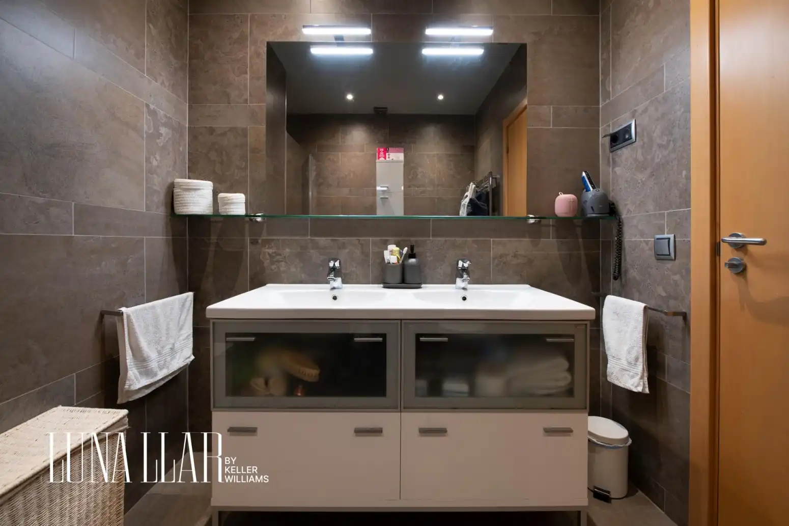 Bathroom of Flat for sale in Castelldefels  with Parquet flooring, Terrace and Balcony