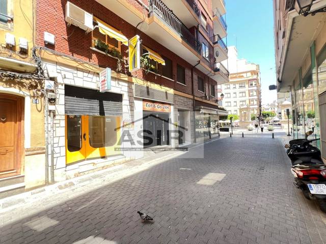 Local comercial en Alquiler en Calle Calderon Barca en Centre