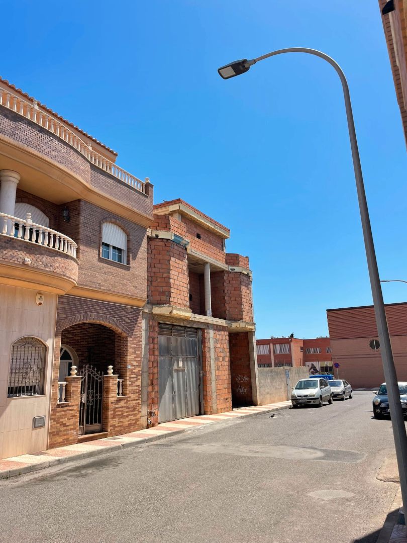 Vista exterior de Casa adosada en venda en Roquetas de Mar