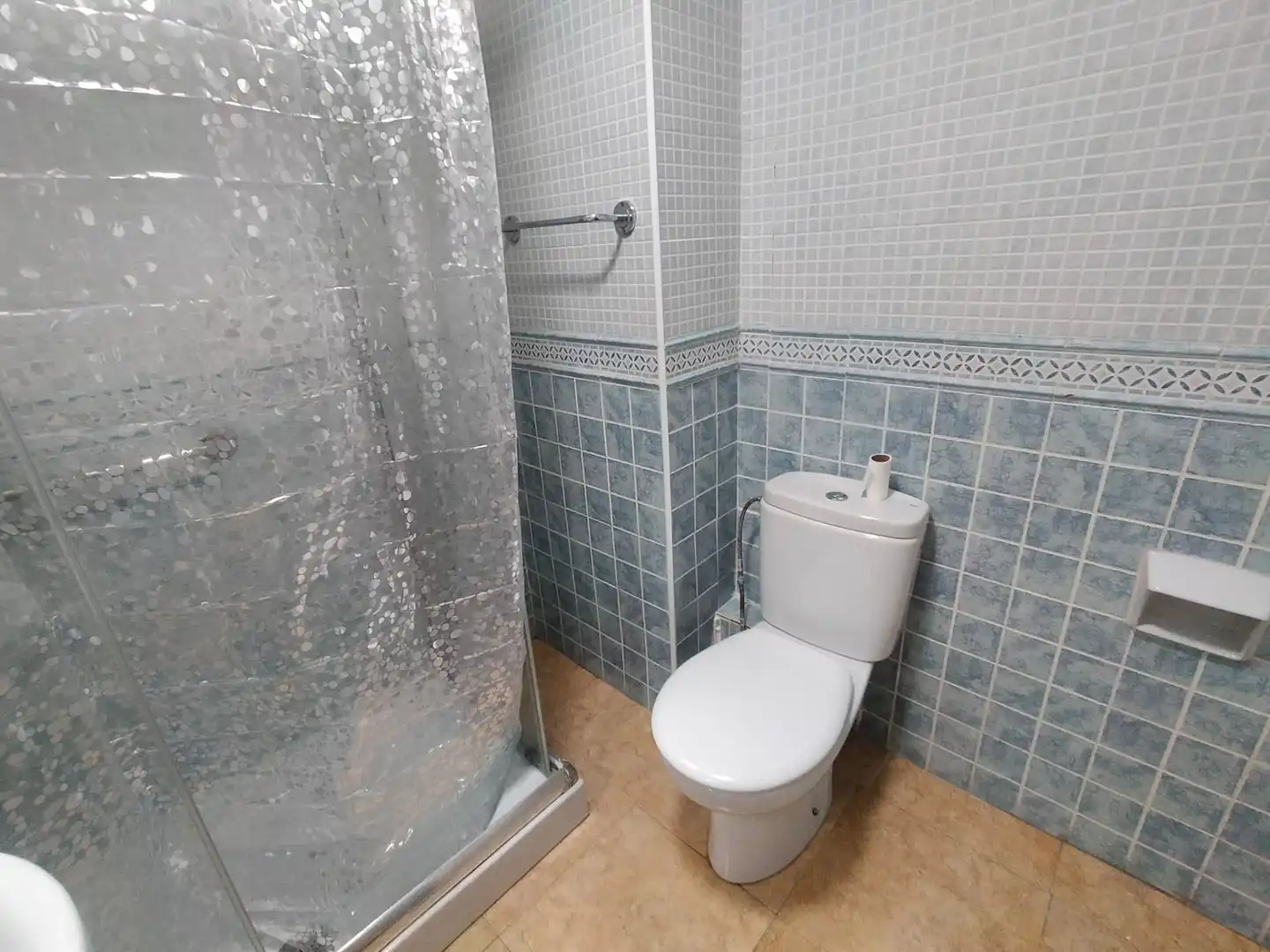Bany de Pis de lloguer en La Línea de la Concepción amb Moblat
