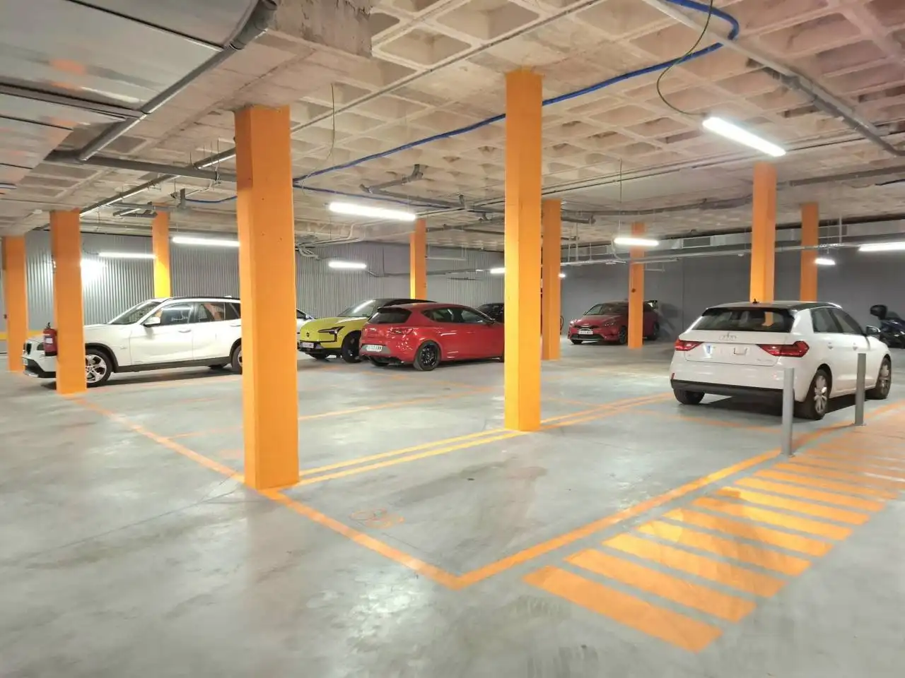 Parking of Flat for rent in Madrid  with Air Conditioner, Heating and Terrace