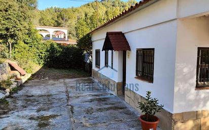 Vista exterior de Casa o xalet en venda en Corbera de Llobregat amb Aire condicionat, Terrassa i Balcó