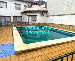 Piscina de Casa adosada en venda en La Iruela amb Aire condicionat, Calefacció i Moblat